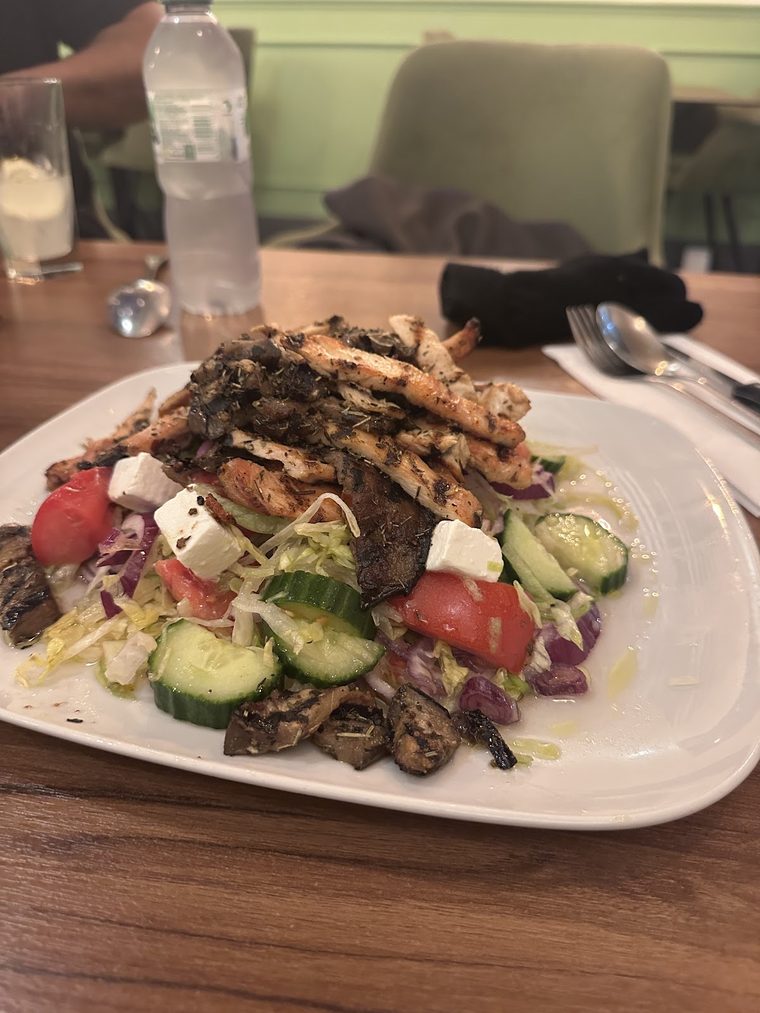 Grilled chicken with Greek salad, feta and cucumber